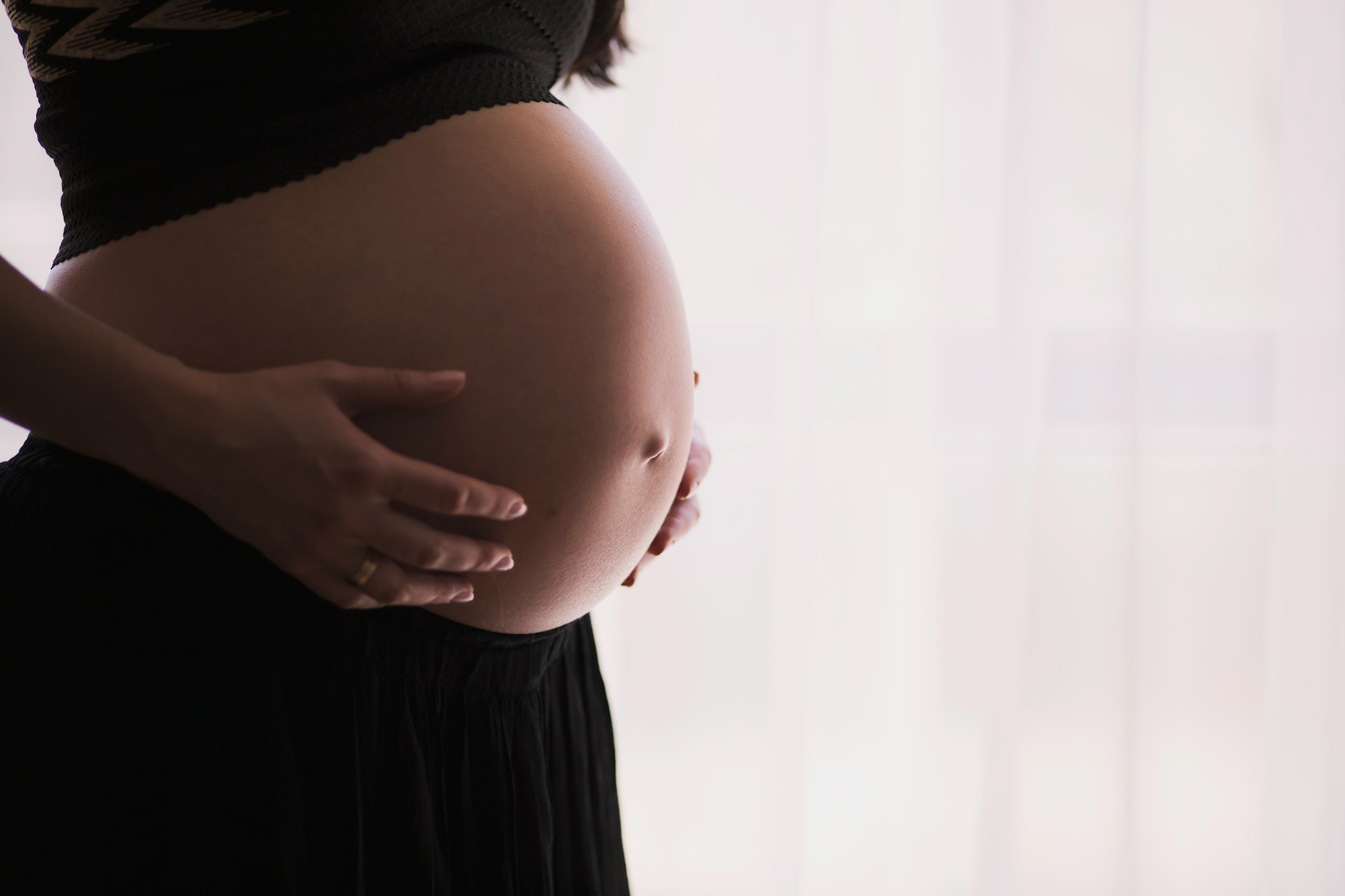 Gingivite et grossesse : comprendre les liens hormonaux pour mieux les prévenir